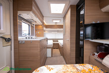 Lataa kuva Galleria-katseluun, Adria Adora