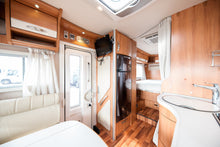 Ladda upp bild till gallerivisning, Hymer B 575