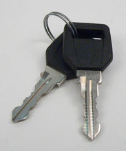 Lataa kuva Galleria-katseluun, Avainpari, luukku D2