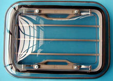 Lataa kuva Galleria-katseluun, Kattoluukku/ikkuna Hevostraileriin