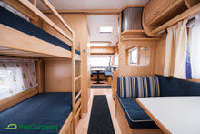 Ladda upp bild till gallerivisning, Dethleffs Camper
