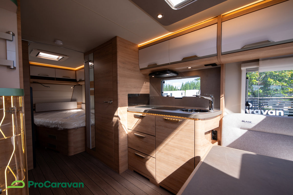 Knaus Südwind Black Selection