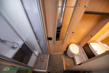 Lataa kuva Galleria-katseluun, Sunlight T 690 L
