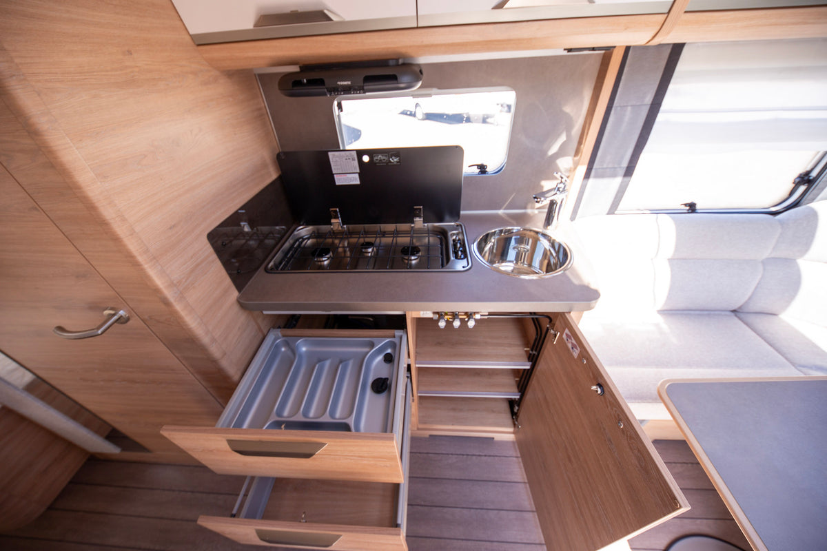Knaus Südwind Black Selection