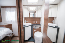 Lataa kuva Galleria-katseluun, Rapido 896 F Scandinavian Exclusive

