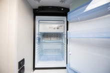 Lataa kuva Galleria-katseluun, Adria Action
