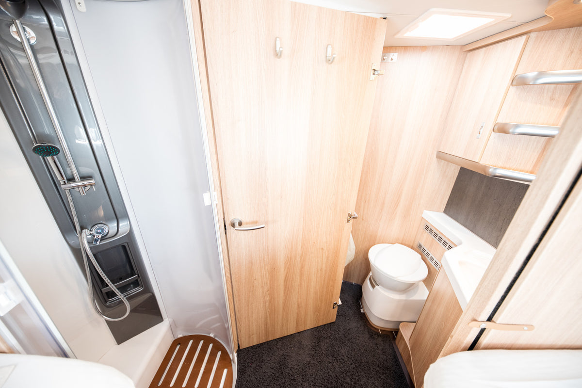 Knaus Sky Ti 700 MEG Platinum Selection