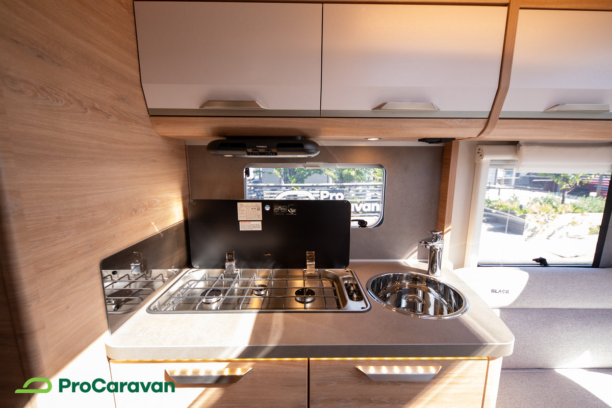 Knaus Südwind Black Selection