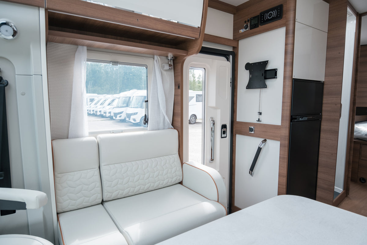 Rapido 696F R65 Edition