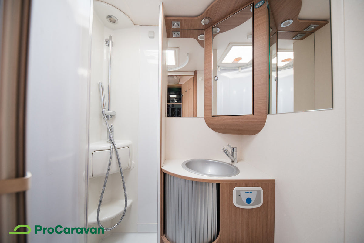 Adria Matrix Axess M 680 SP