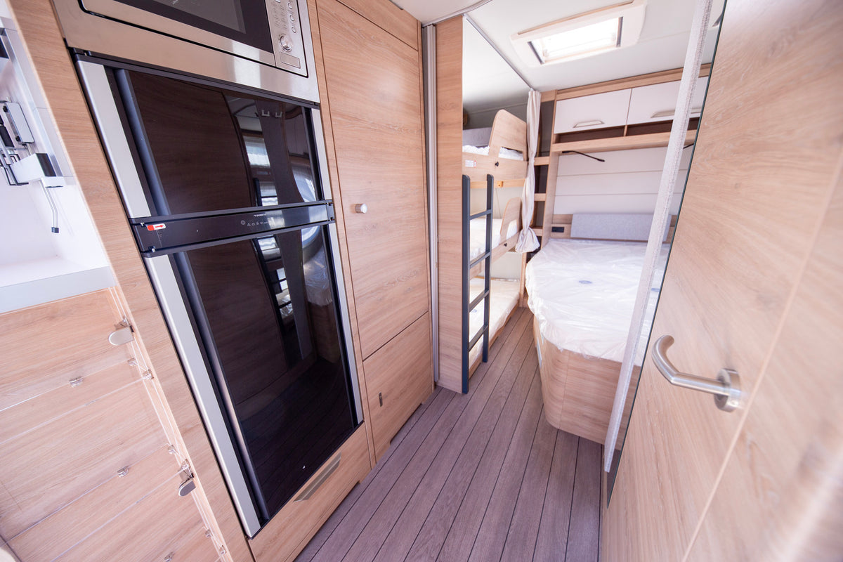 Knaus Südwind Black Selection
