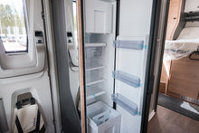 Lataa kuva Galleria-katseluun, Knaus Live Wave 700 LX

