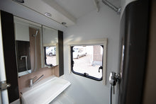 Lataa kuva Galleria-katseluun, Adria Action
