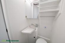 Lataa kuva Galleria-katseluun, Volkswagen Grand California 680
