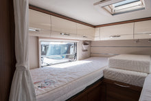 Ladda upp bild till gallerivisning, LMC Cruiser T 673G
