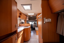 Lataa kuva Galleria-katseluun, Knaus Sun Traveller A 655 MF
