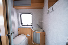Ladda upp bild till gallerivisning, Adria Twin 600
