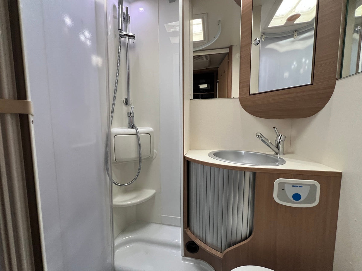 Adria Matrix Axess M 680 SP
