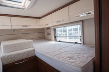 Ladda upp bild till gallerivisning, LMC Cruiser T 673G
