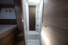 Lataa kuva Galleria-katseluun, Adria Matrix M 670 SP

