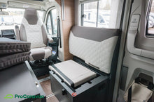 Lataa kuva Galleria-katseluun, Knaus Live Wave 700 LX
