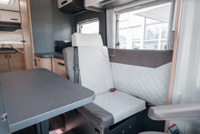 Lataa kuva Galleria-katseluun, Knaus Live Wave 700 LX
