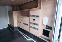 Lataa kuva Galleria-katseluun, Knaus Live Wave 700 LX
