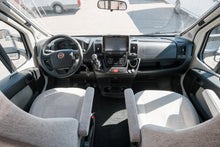 Ladda upp bild till gallerivisning, LMC Cruiser T 673G
