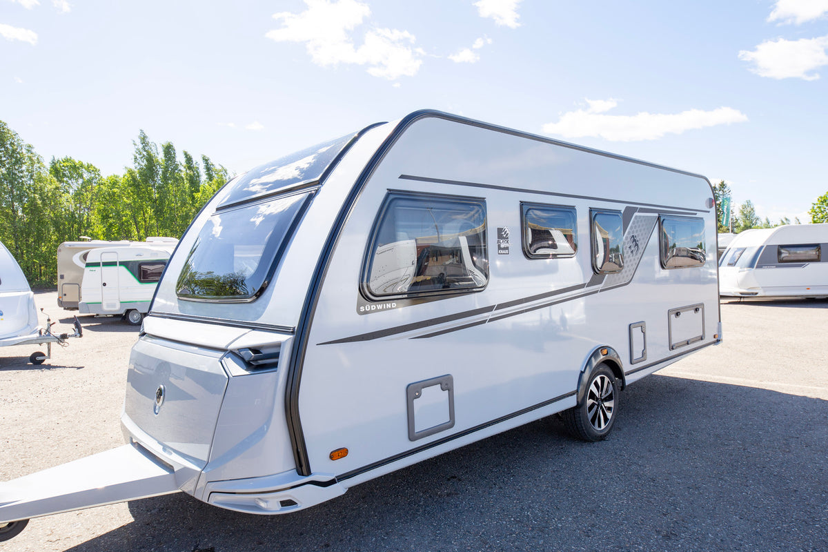 Knaus Südwind Black Selection