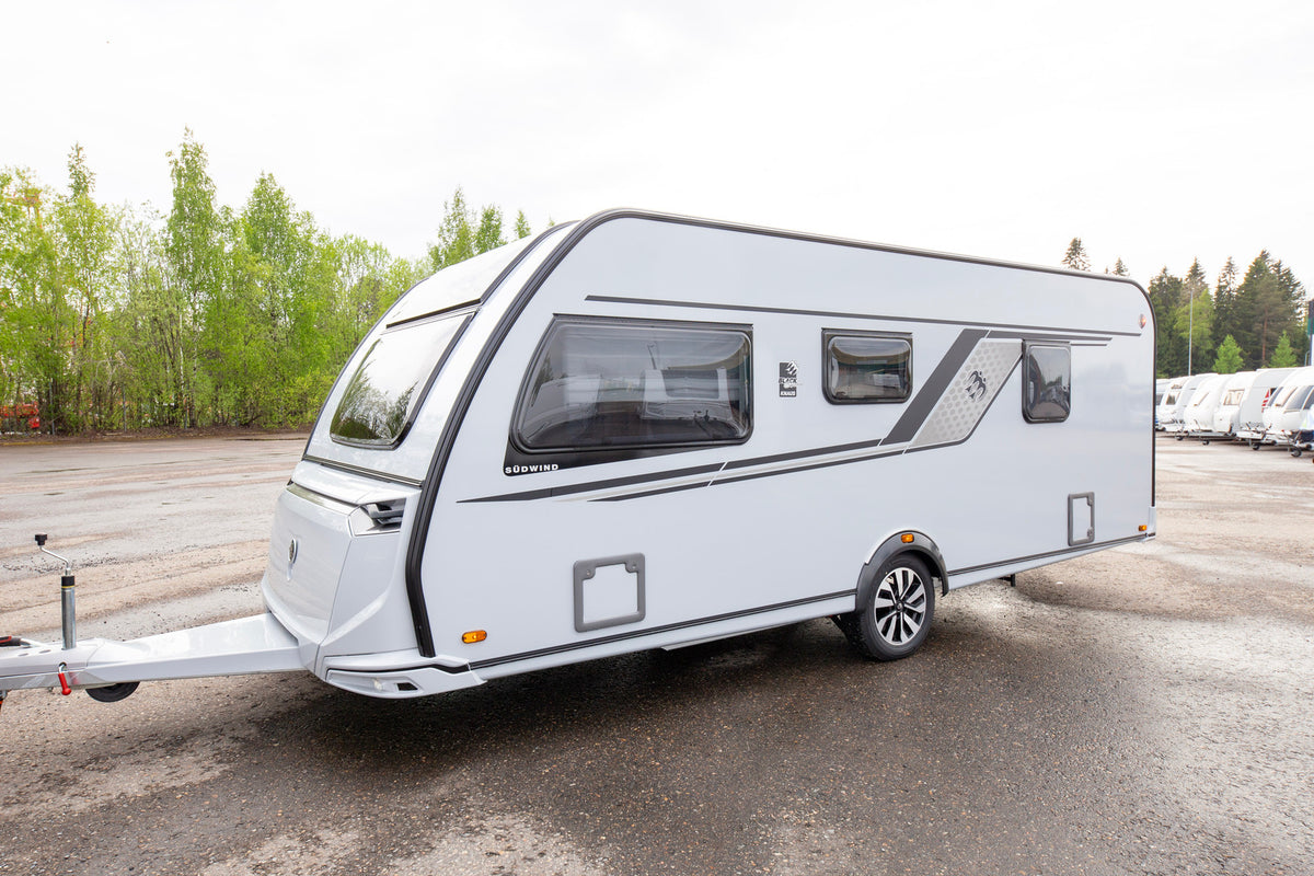 Knaus Südwind Black Selection