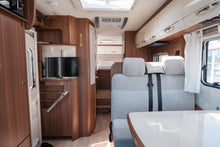 Ladda upp bild till gallerivisning, LMC Cruiser T 673G
