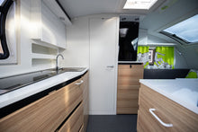 Lataa kuva Galleria-katseluun, Adria Action
