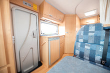 Lataa kuva Galleria-katseluun, Adria Coral Sport S 573 DS
