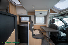 Lataa kuva Galleria-katseluun, Sunlight T 690 L
