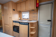 Lataa kuva Galleria-katseluun, Dethleffs Camper
