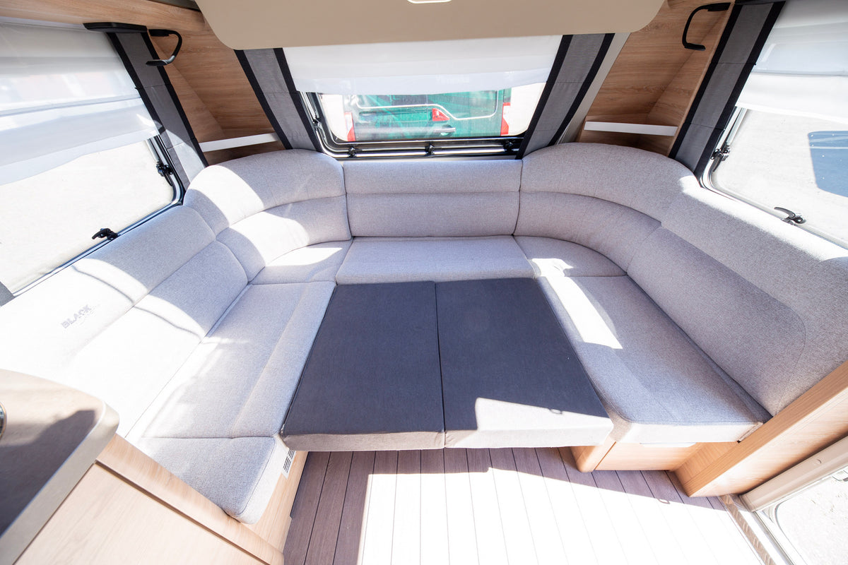 Knaus Südwind Black Selection
