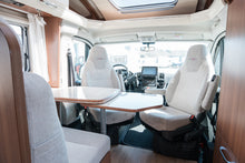 Ladda upp bild till gallerivisning, LMC Cruiser T 673G
