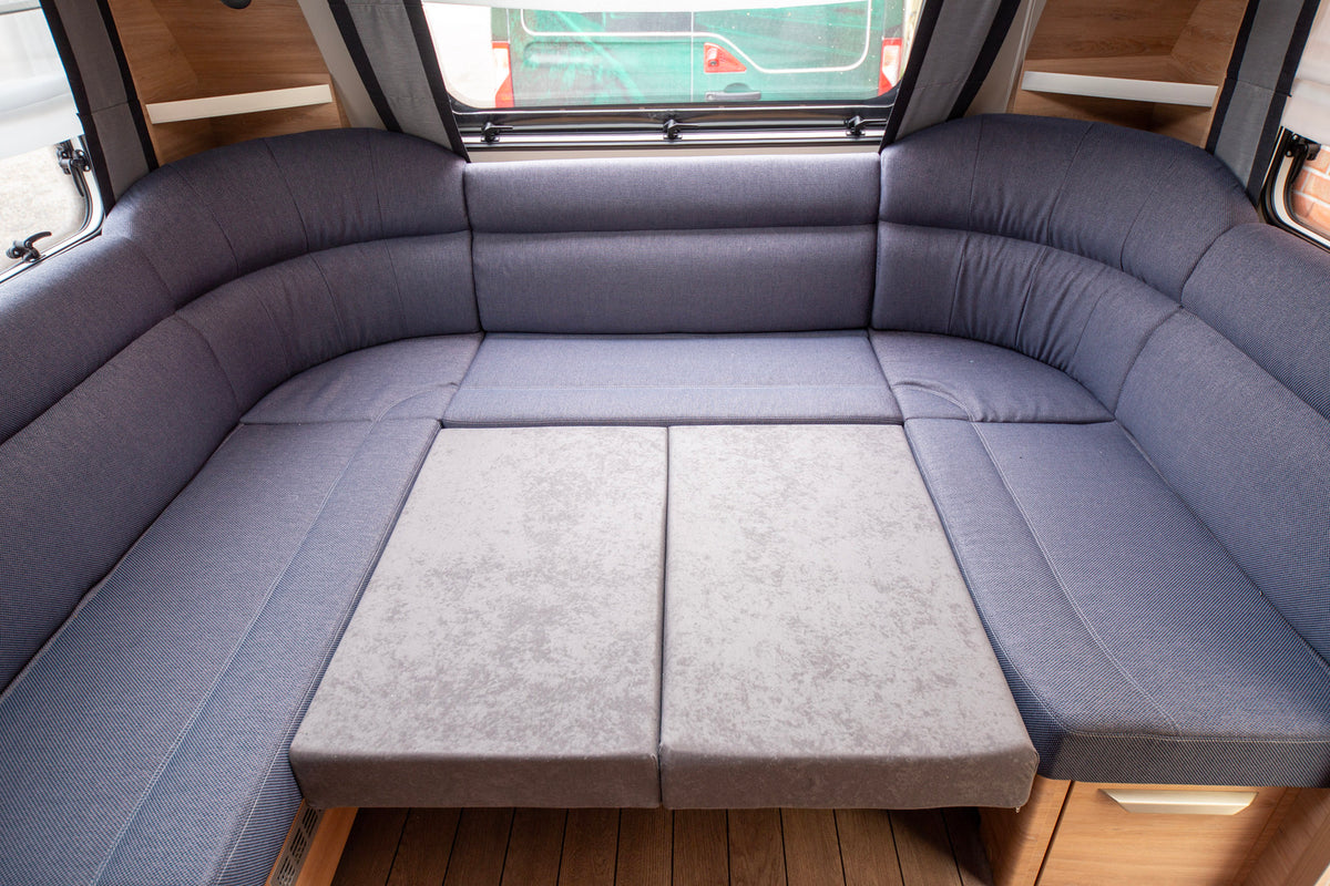 Knaus Südwind Black Selection