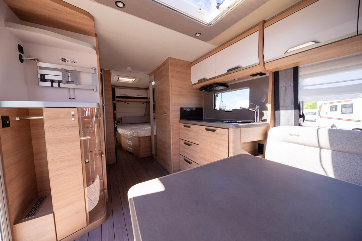 Knaus Südwind Black Selection