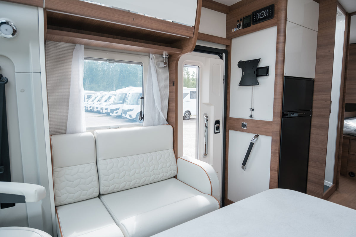 Rapido 696F R65 Edition