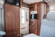 Ladda upp bild till gallerivisning, LMC Cruiser T 673G
