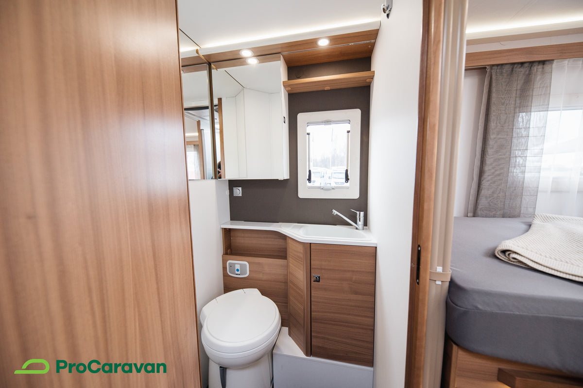 Adria MATRIX PLUS 670 SL NORDKAPP *ESILLÄ TURKU CARAVAN SHOW