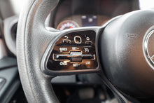 Ladda upp bild till gallerivisning, Mercedes-Benz Retkeilyauto
