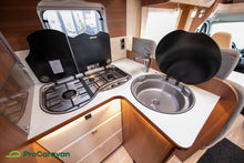 Ladda upp bild till gallerivisning, LMC Cruiser T732
