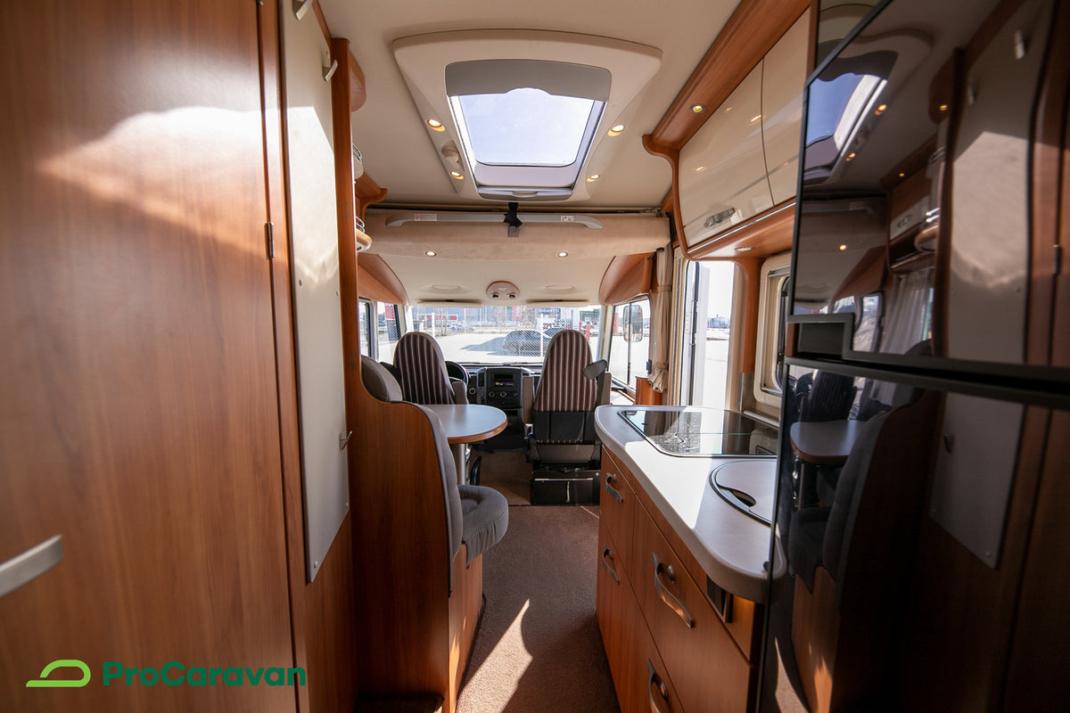 Hymer B 585 Starlight *ESILLÄ TURKU CARAVAN SHOW