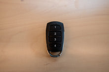 Ladda upp bild till gallerivisning, Mercedes-Benz Retkeilyauto
