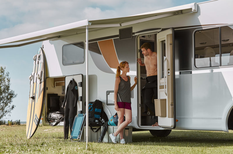 Thule Omnistor 8000 markiisi, valkoinen