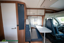 Ladda upp bild till gallerivisning, LMC Breezer V 646G
