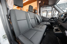 Ladda upp bild till gallerivisning, Mercedes-Benz Retkeilyauto
