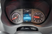 Ladda upp bild till gallerivisning, Mercedes-Benz Retkeilyauto
